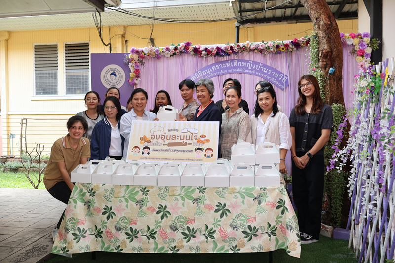 Bread donation to the Rajvithi Home for Girls. 