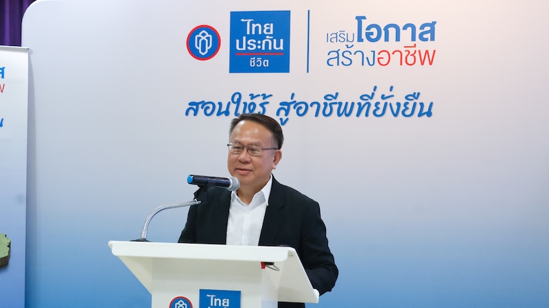 Picture 3: Mr. Piroon Laismit Executive Director of APCD gave a welcoming speech.