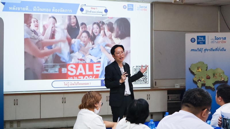 Picture 5: Mr. Thalathsack Kithphansamuth led he session “When Sales Grow, Manage Your Money Wisely.”