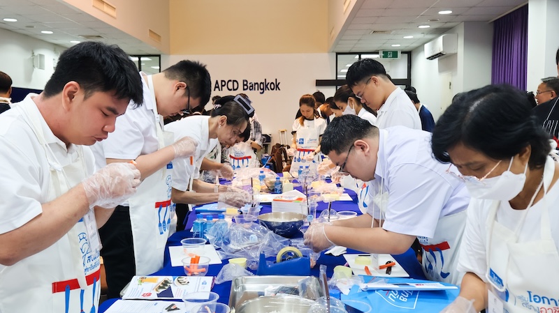 Picture 7: the disability-paticipants tried making onigiri.