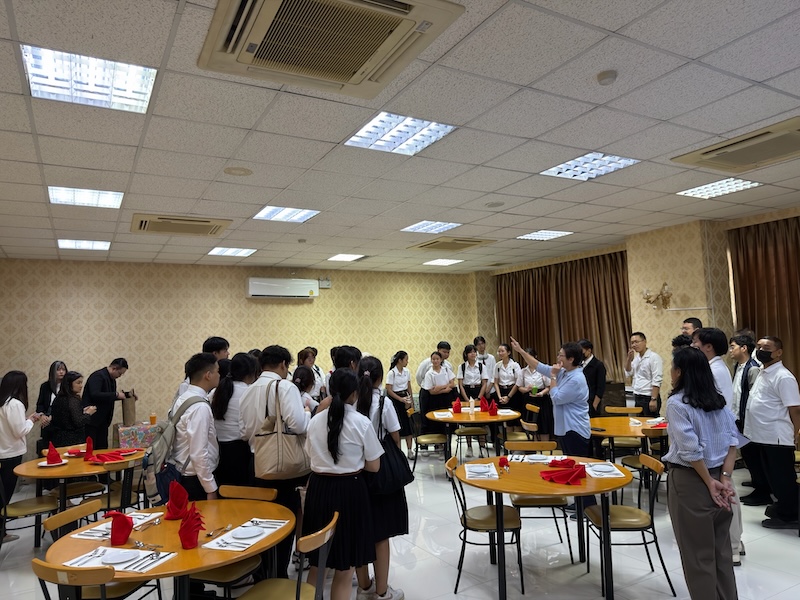 นักศึกษาดูงานการอบรมผู้พิการในส่วนของการทำงานการโรงแรม