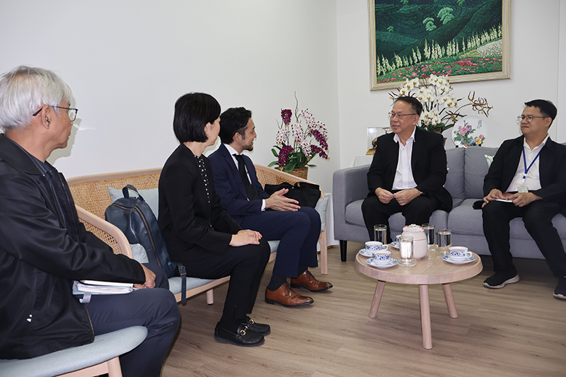 Mr. Piroon Laismit, Executive Director of APCD, received the JICA delegation, which included Ms. Rie Komahashi, newly appointed Senior Representative of JICA Thailand Office, and Mr. Ryoichi Kawabe, outgoing Senior Representative.