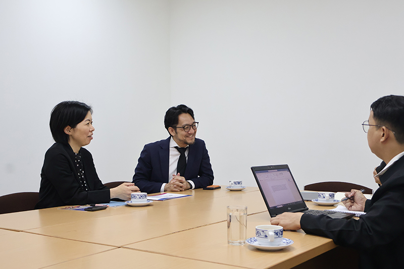 Mr. Piroon Laismit, Executive Director of APCD, received the JICA delegation, which included Ms. Rie Komahashi, newly appointed Senior Representative of JICA Thailand Office, and Mr. Ryoichi Kawabe, outgoing Senior Representative.