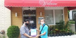 นายวันชัย สุวัฒนศิริพล ผู้จัดการสํานักงาน World Endeavors Thailand  ได้รับสิ่งพิมพ์ ศพอ.