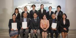 Group photo of representatives from TICA, JICA Thailand Office and relevant agencies at TICA-JICA handover ceremony of 3 Japanese Volunteers including APCD 