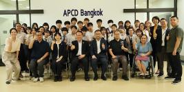 Students and teachers captured a memorable moment with APCD staff and JICA Thailand Office. 