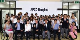 A group photo featuring students, professors from Universities in Japan, Mr. Toshiyuki Okui from Nogezaka Glocal and APCD staff. 