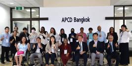 ผู้เข้ารับการอบรม พร้อมด้วยผู้แทน และเจ้าหน้าที่จาก Disabled Peoples’ International Korea (DPI-Korea) Transforming Community for Inclusion (TCI) Global  และ ศพอ.ร่วมถ่ายรูปหมู่ที่ระลึกในพิธีเปิดการฝึกอบรม