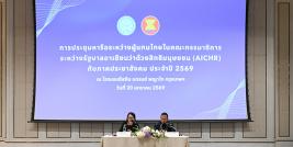 นางฉัตรวดี จินดาวงษ์ รองอธิบดีกรมอาเซียน กล่าวต้อนรับ และผู้ช่วยศาสตราจารย์ ดร. ภาณุภัทร จิตเที่ยง ผู้แทนไทย AICHR บรรยายสรุปภารกิจในช่วงปี 2568