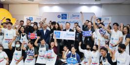 Picture 1: The group photo of APCD team, Thai life Insurance team, and the disability-participants