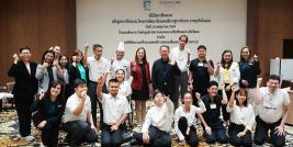 รูปภาพที่ 1: ภาพถ่ายร่วมระหว่างผู้เข้าอบรม และเจ้าหน้าที่ในการเปิดโครงการฝึกอาชีพด้านการโรงแรมและบริการอาหารสำหรับคนพิการ ประจำปี 2569