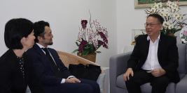 คุณพิรุณ ลายสมิต ผู้อำนวยการบริหาร APCD ให้การต้อนรับคณะผู้แทนจาก JICA ประกอบด้วย คุณ Rie Komahashi ผู้แทนอาวุโสที่ได้รับการแต่งตั้งใหม่ของสำนักงาน JICA ประเทศไทย และคุณ Ryoichi Kawabe ผู้แทนอาวุโสที่กำลังจะสิ้นสุดวาระการดำรงตำแหน่ง
