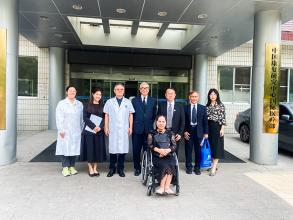 Picture 1: A group photo includes Ms. Prinda Khusakul (second person form the left of the row), Dr. Tej Bunnag (the middle of the row), Mr. Piroon Laismit (third person from the right of the row), Mr. Somchai Rungsilp (second person from the right of the row), and Ms. Nongnuch Maytarjittipun (at front and seated in a wheelchair)