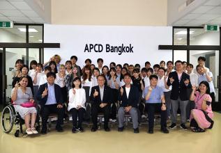 A group photo featuring students, professors from Universities in Japan, Mr. Toshiyuki Okui from Nogezaka Glocal and APCD staff. 