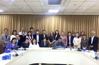 A group photo showing the project's working group together with the project advisory board members, comprising representatives from various organizations