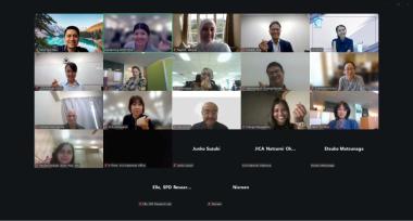 Participants, senior DET facilitators, and representatives of JICA and APCD posed for an on-screen group photograph before the online training began.