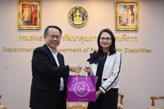 นายพิรุณ ลายสมิต ผู้อำนวยการบริหาร ศูนย์พัฒนาคนพิการเอเชียและแปซิฟิก (APCD) เข้าพบเพื่อกล่าวสวัสดีปีใหม่และอวยพรปีใหม่แด่ นางสาวสนธยา บุณยภูษิต อธิบดีกรมส่งเสริมและพัฒนาคุณภาพชีวิตคนพิการ (พก.) กระทรวงการพัฒนาสังคมและความมั่นคงของมนุษย์