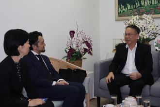 คุณพิรุณ ลายสมิต ผู้อำนวยการบริหาร APCD ให้การต้อนรับคณะผู้แทนจาก JICA ประกอบด้วย คุณ Rie Komahashi ผู้แทนอาวุโสที่ได้รับการแต่งตั้งใหม่ของสำนักงาน JICA ประเทศไทย และคุณ Ryoichi Kawabe ผู้แทนอาวุโสที่กำลังจะสิ้นสุดวาระการดำรงตำแหน่ง
