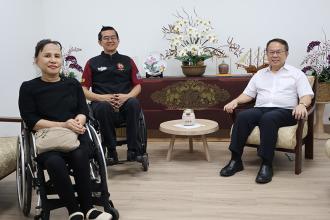 นายกฤษนะ ละไล ประธานมูลนิธิอารยสถาปัตย์เพื่อคนทั้งมวล เข้าพบและอวยพรปีใหม่แก่ผู้อำนวยการบริหาร ศพอ.
