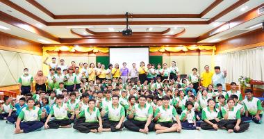 Group photo of students and teachers from the Nakhon Pathom School for the Deaf along with APCD resource persons.