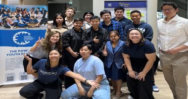 Group Photo of Global Shapers Volunteer as Organizing Team and all the books on both days.