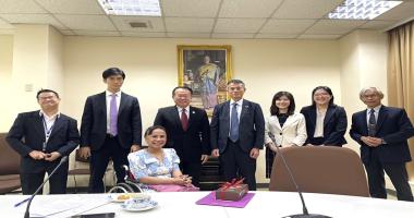 A group photo taking the friendship between JICA and APCD members.