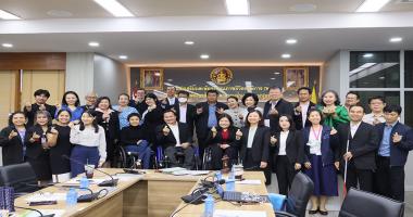 Group photo of more than 20 advisory board members from diverse organizations, including representatives of government, private, civil society organizations as well as 