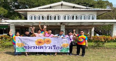 The member took a group photo in front of Baan Kaival Resort & Homestay.